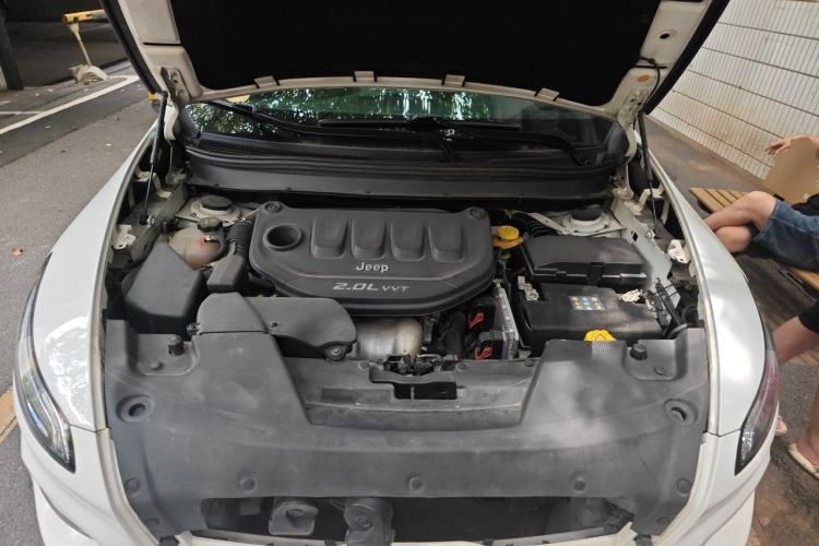 Used Jeep Cherokee 2016 2.0L Superior Edition Engine Bay