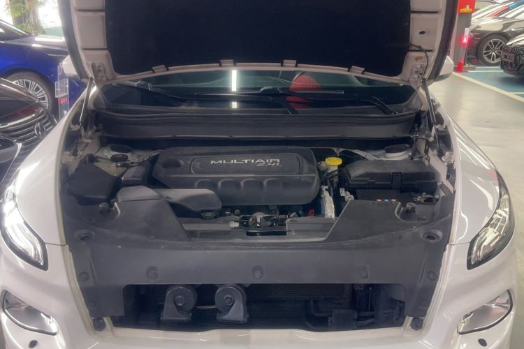 Used Jeep Cherokee 2016 2.4L Superior Edition Engine Bay