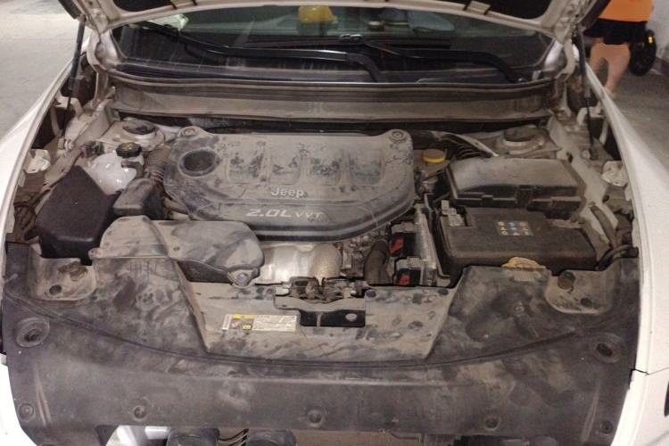 Used Jeep Cherokee 2016 2.0L Superior Edition Engine Bay