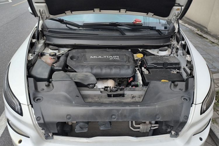 Used Jeep Cherokee 2016 2.4L Superior Edition Engine Bay