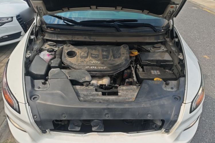 Used Jeep Cherokee 2016 2.0L Superior Edition Engine Bay