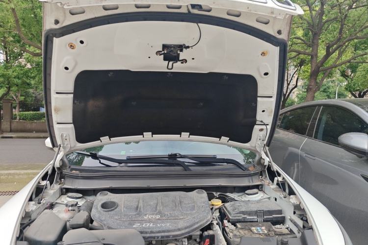 Used Jeep Cherokee 2016 2.0L Superior Edition Engine Bay