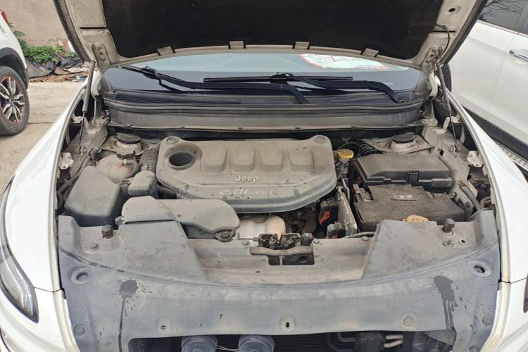 Used Jeep Cherokee 2016 2.0L Superior Edition Engine Bay