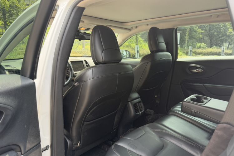 Used Jeep Cherokee 2016 2.0L Superior Edition Exterior 1