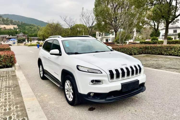 Used Jeep Cherokee 2016 2.0L Superior Edition Exterior 1