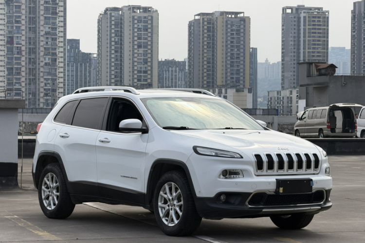 Used Jeep Cherokee 2016 2.4L Professional Edition Exterior 10