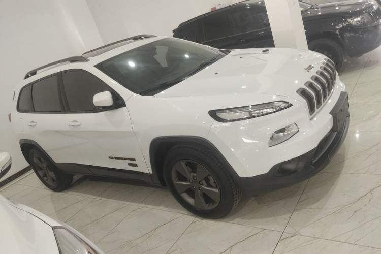 Used Jeep Cherokee 2016 2.4L 75th Anniversary Edition Exterior 2