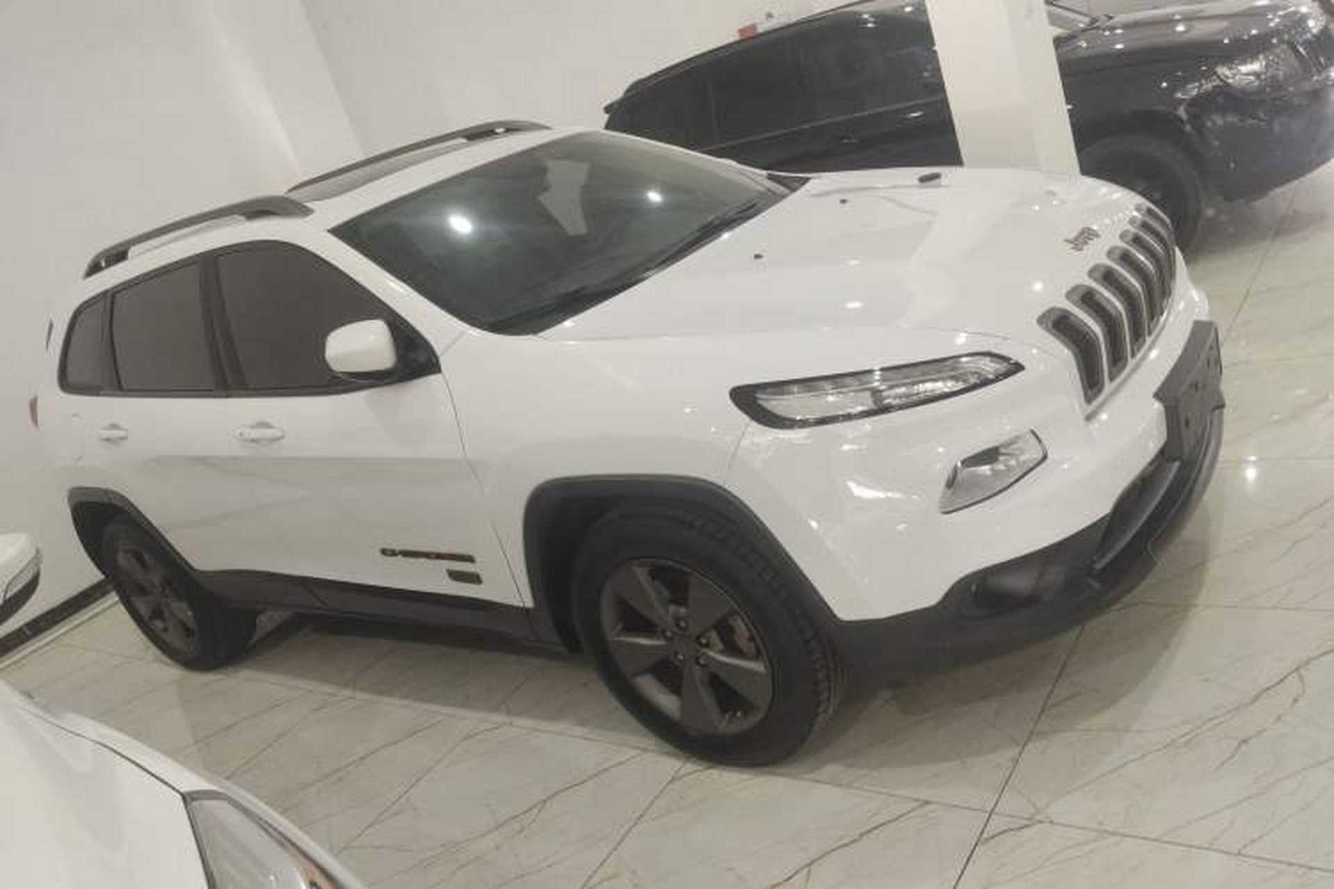 Used Jeep Cherokee 2016 2.4L 75th Anniversary Edition Exterior 2