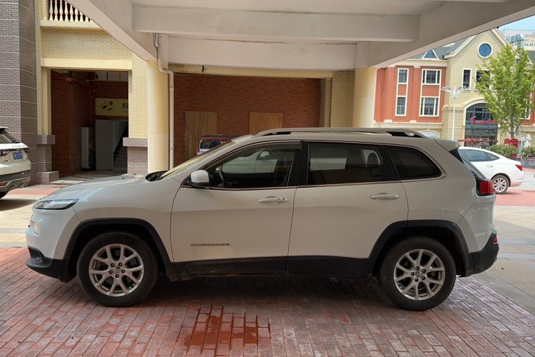 Used Jeep Cherokee 2016 2.0L Superior Edition Exterior 2