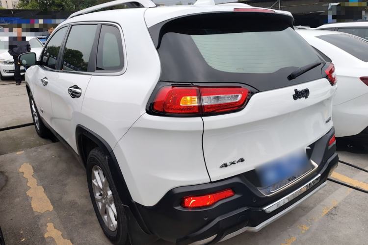 Used Jeep Cherokee 2016 2.4L Professional Edition Exterior 2