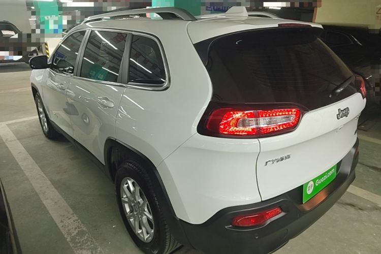 Used Jeep Cherokee 2016 2.0L Superior Edition Exterior 2