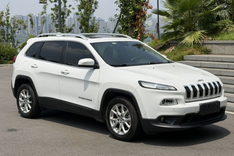 Used Jeep Cherokee 2016 2.0L Superior Edition Exterior 2