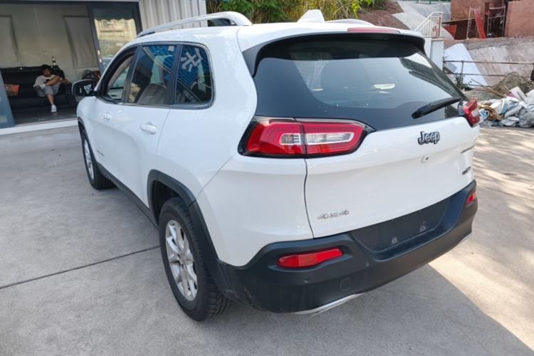 Used Jeep Cherokee 2016 2.4L Professional Smart Version Exterior 2