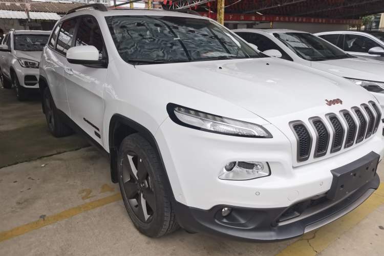 Used Jeep Cherokee 2016 2.4L 75th Anniversary Edition Exterior 2
