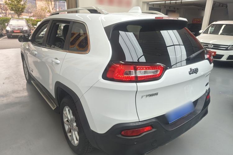 Used Jeep Cherokee 2016 2.4L Leading Edition Exterior 2