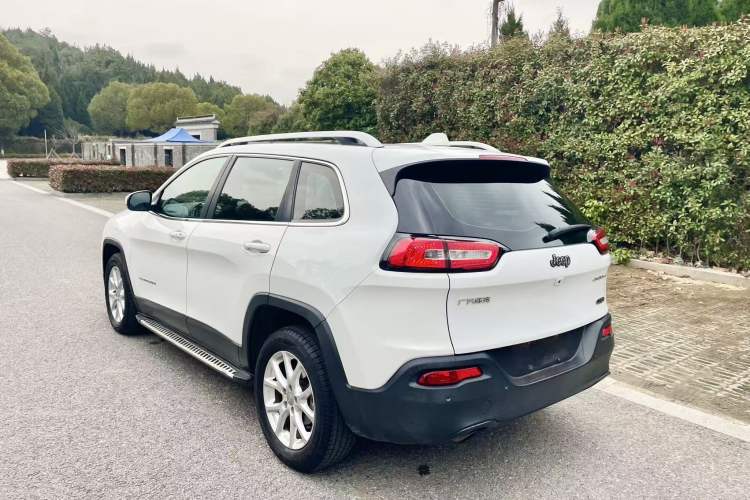 Used Jeep Cherokee 2016 2.0L Superior Edition Exterior 2