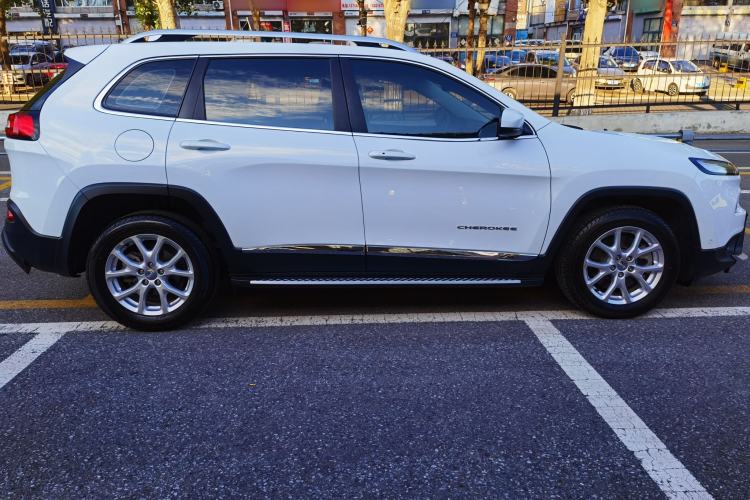 Used Jeep Cherokee 2016 2.4L Leading Smart Version Exterior 2