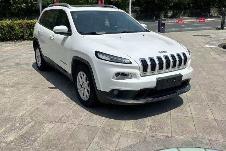 Used Jeep Cherokee 2016 2.4L Leading Edition Exterior 2