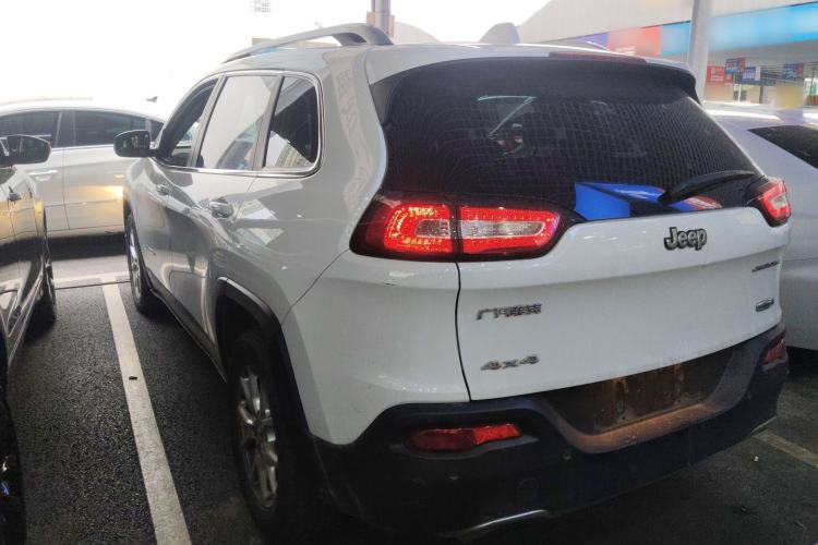 Used Jeep Cherokee 2016 2.4L Professional Edition Exterior 2