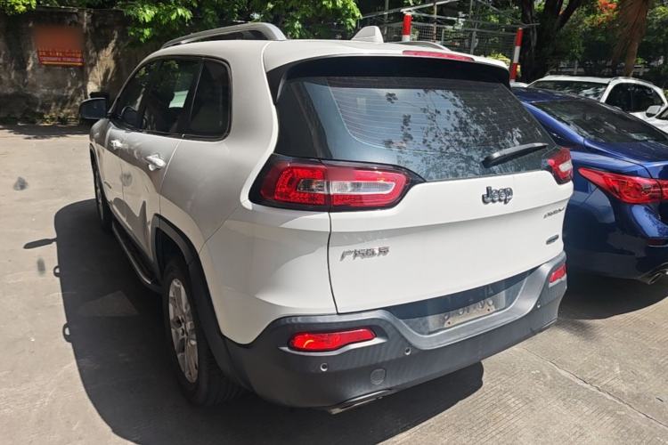 Used Jeep Cherokee 2016 2.4L Leading Edition Exterior 2