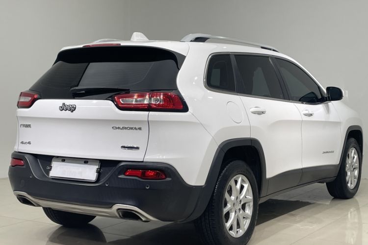 Used Jeep Cherokee 2016 2.4L Professional Edition Exterior 3