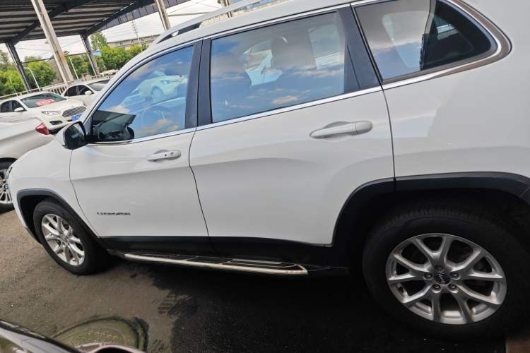 Used Jeep Cherokee 2016 2.4L Leading Edition Exterior 3