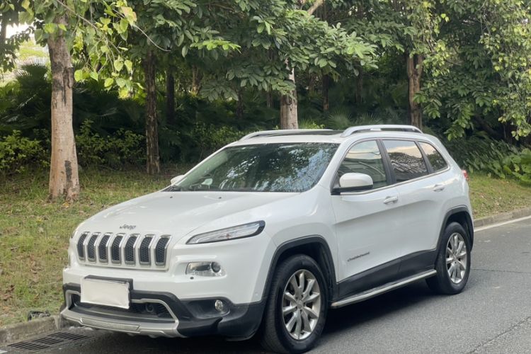 Used Jeep Cherokee 2016 2.4L All-in-One Edition Exterior 3
