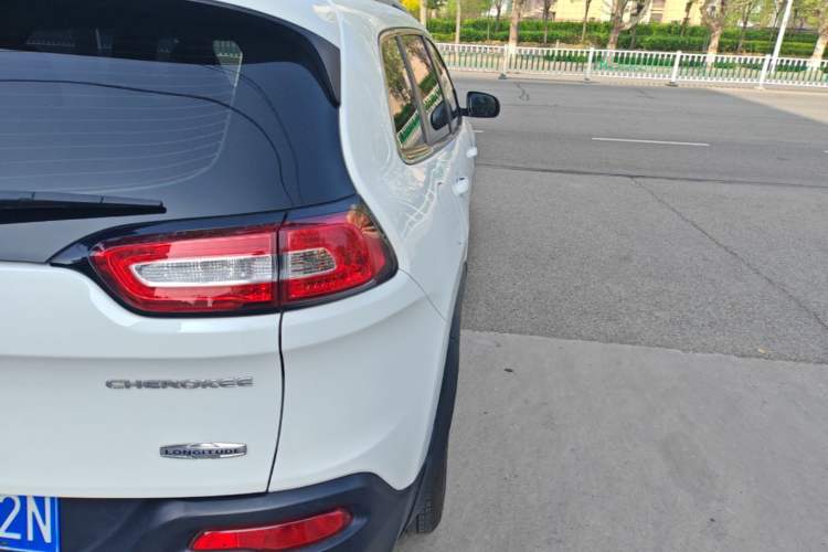 Used Jeep Cherokee 2016 2.4L Leading Smart Version Exterior 3
