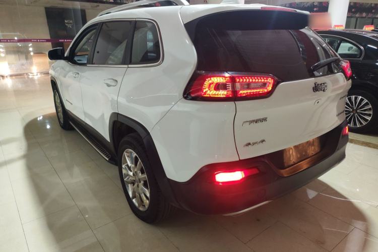 Used Jeep Cherokee 2016 2.4L Superior Edition Exterior 3