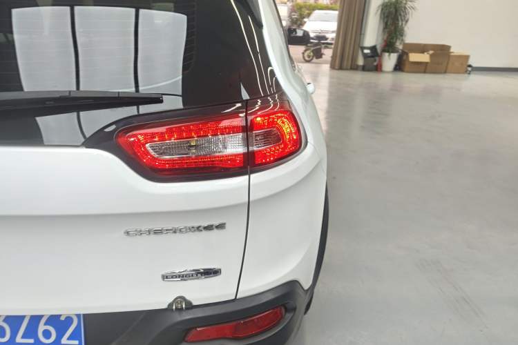 Used Jeep Cherokee 2016 2.4L Leading Edition Exterior 3