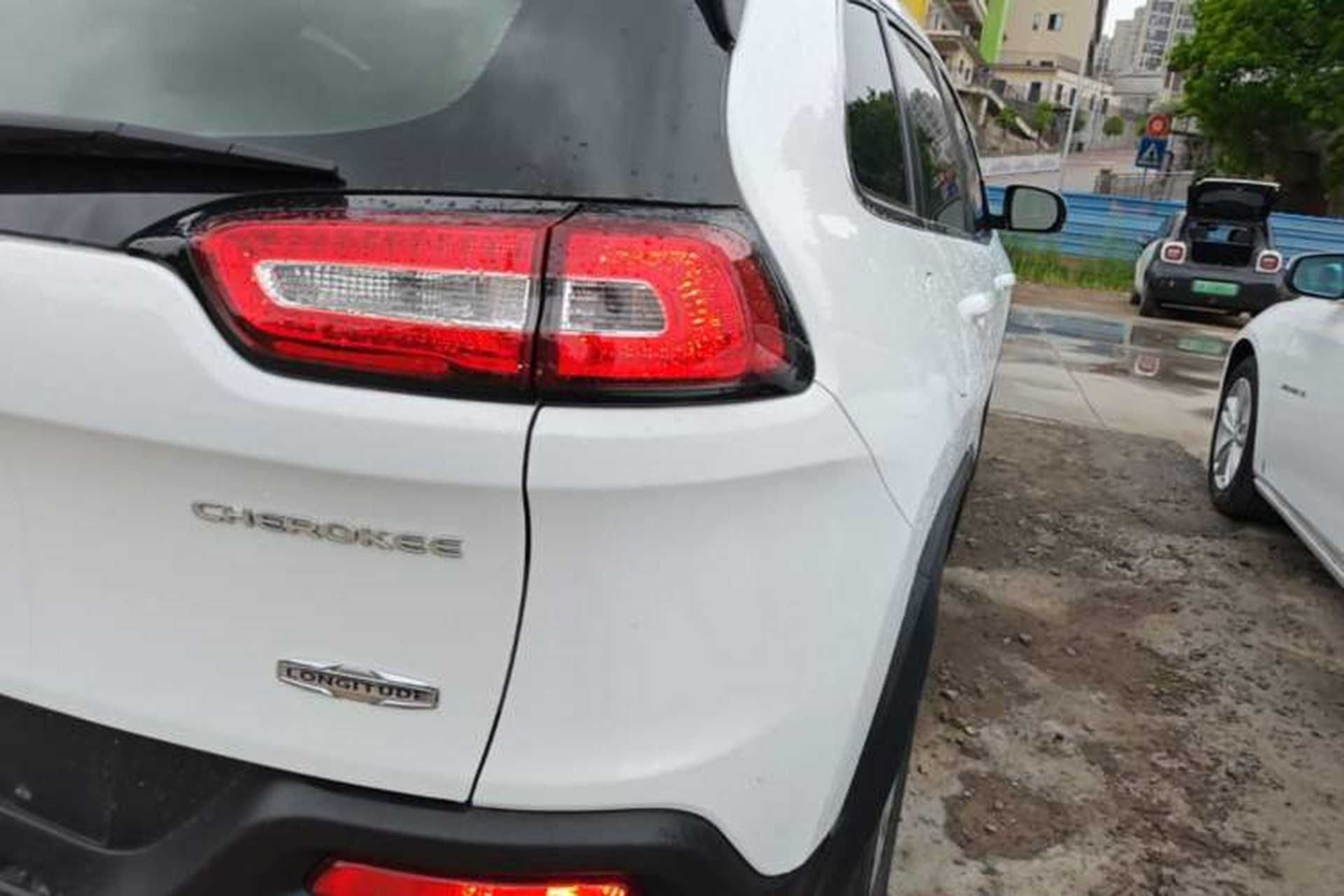Used Jeep Cherokee 2016 2.4L Professional Edition Exterior 3