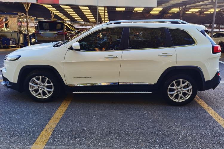 Used Jeep Cherokee 2016 2.4L Leading Smart Version Exterior 3