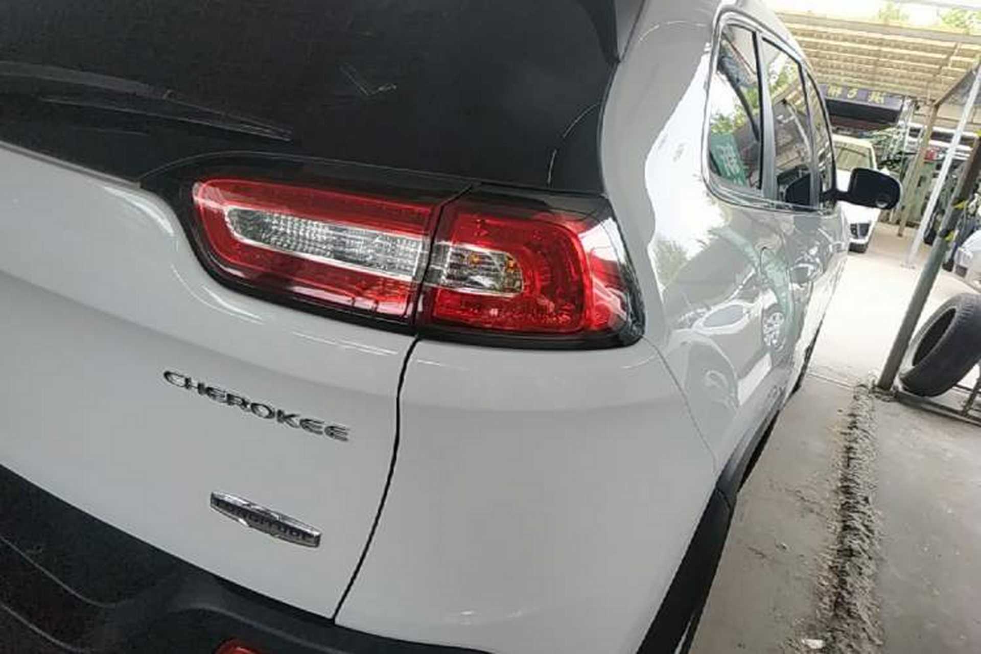 Used Jeep Cherokee 2016 2.4L Leading Smart Version Exterior 3