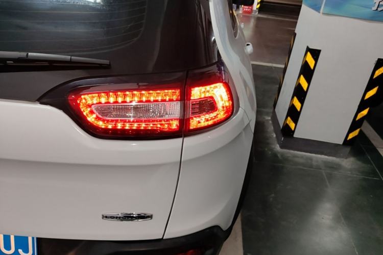 Used Jeep Cherokee 2016 2.4L Leading Edition Exterior 3