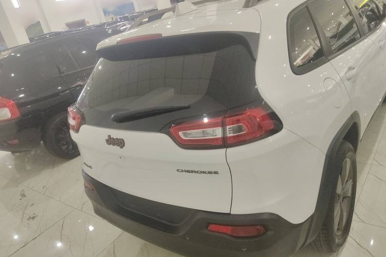 Used Jeep Cherokee 2016 2.4L 75th Anniversary Edition Exterior 4