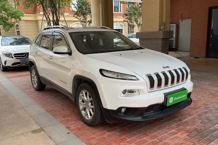 Used Jeep Cherokee 2016 2.0L Superior Edition Exterior 4