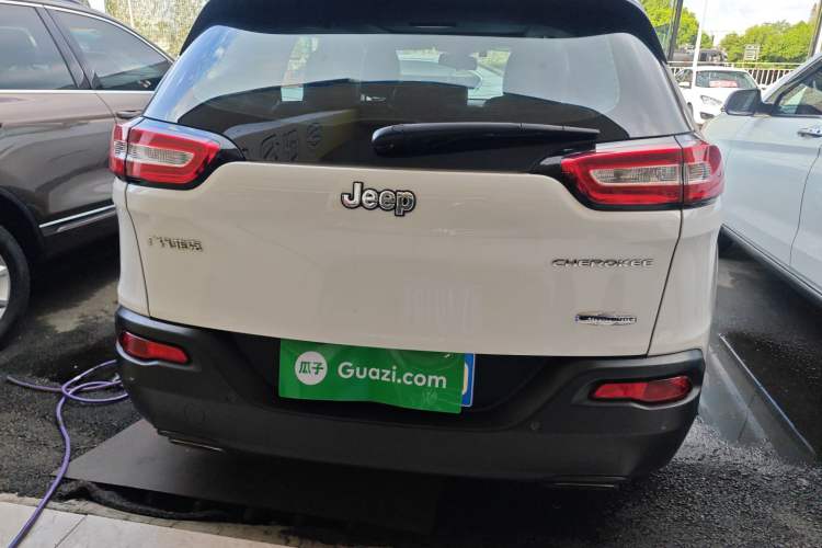 Used Jeep Cherokee 2016 2.4L Leading Edition Exterior 4