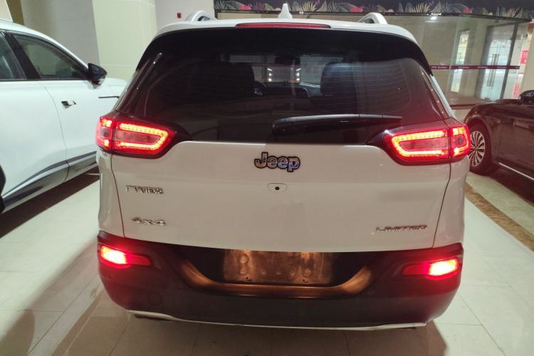 Used Jeep Cherokee 2016 2.4L Superior Edition Exterior 4