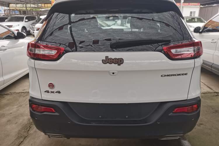 Used Jeep Cherokee 2016 2.4L 75th Anniversary Edition Exterior 4