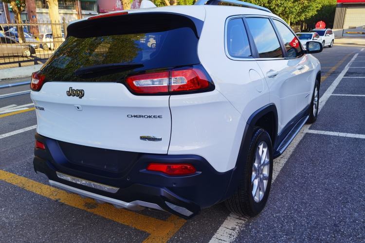 Used Jeep Cherokee 2016 2.4L Leading Smart Version Exterior 4