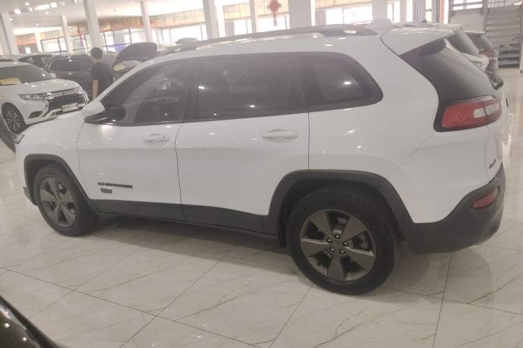 Used Jeep Cherokee 2016 2.4L 75th Anniversary Edition Exterior 5