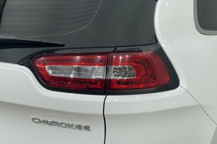 Used Jeep Cherokee 2016 2.4L Professional Edition Exterior 5
