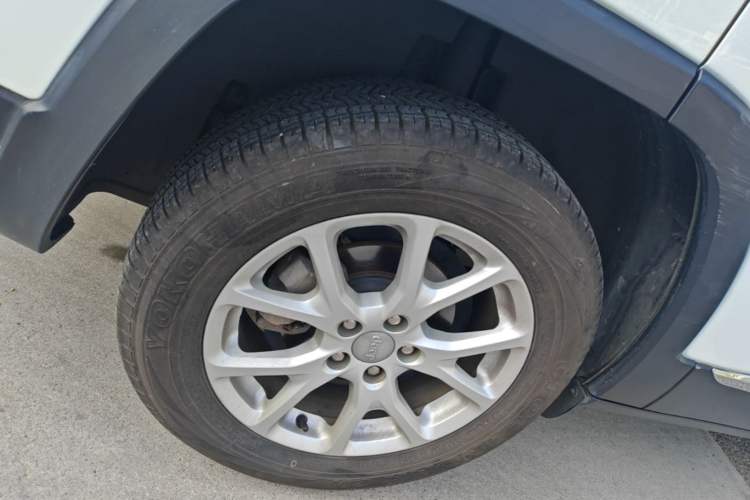 Used Jeep Cherokee 2016 2.4L Leading Smart Version Exterior 5
