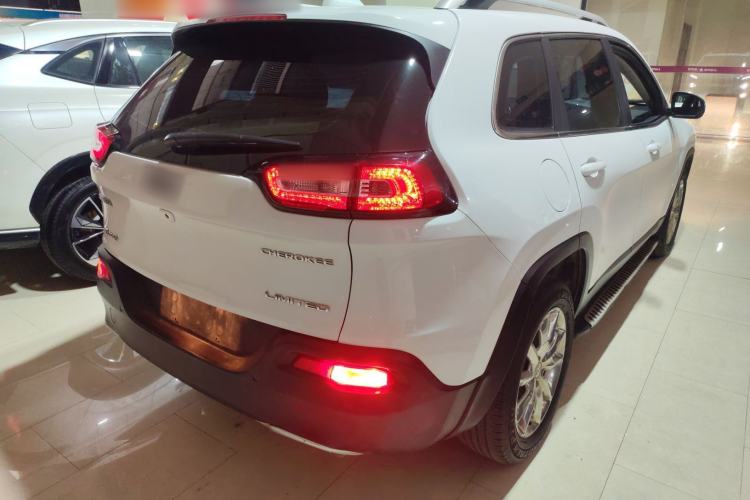 Used Jeep Cherokee 2016 2.4L Superior Edition Exterior 5