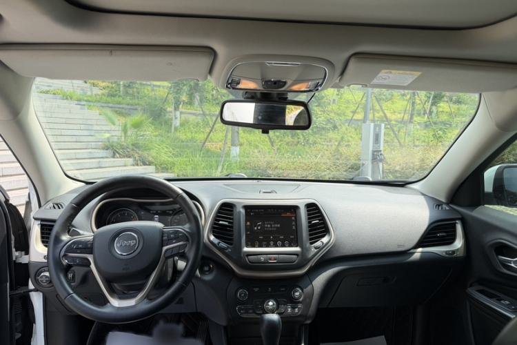 Used Jeep Cherokee 2016 2.0L Superior Edition Exterior 5