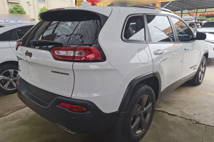 Used Jeep Cherokee 2016 2.4L 75th Anniversary Edition Exterior 5