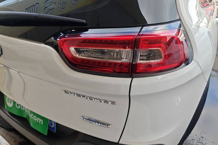 Used Jeep Cherokee 2016 2.4L Leading Edition Exterior 6