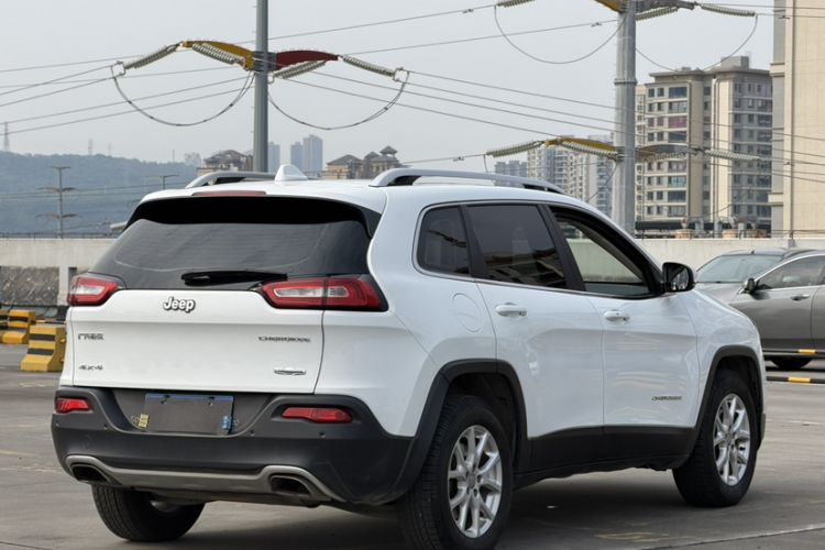 Used Jeep Cherokee 2016 2.4L Professional Edition Exterior 6