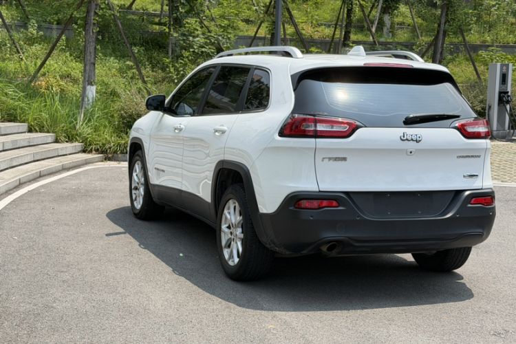 Used Jeep Cherokee 2016 2.0L Superior Edition Exterior 7