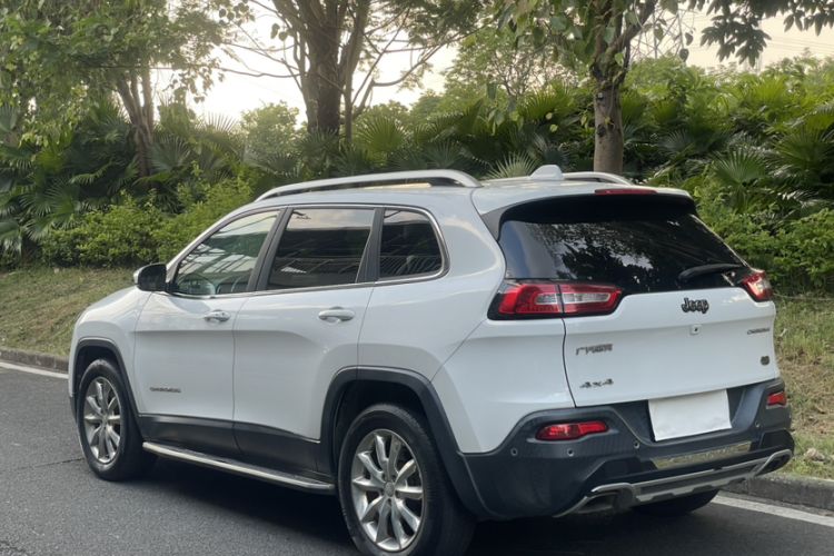 Used Jeep Cherokee 2016 2.4L All-in-One Edition Exterior 8